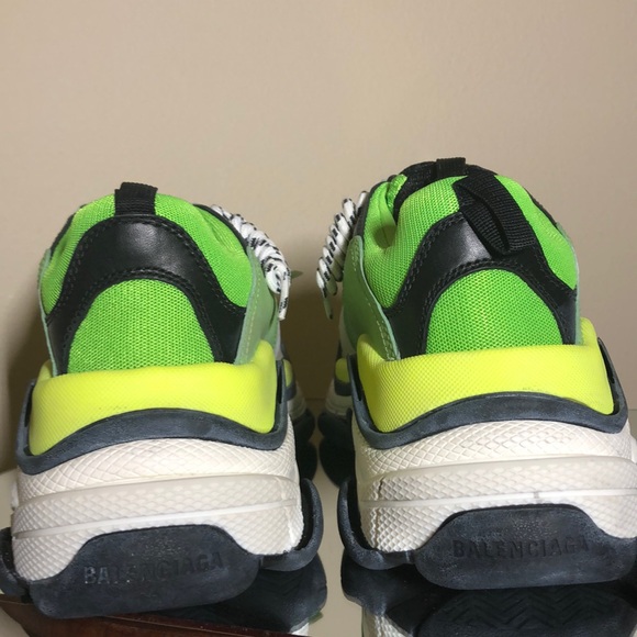 BALENCIAGA TRIPLE S LIME GREEN SNEAKERS - Picture 4 of 7